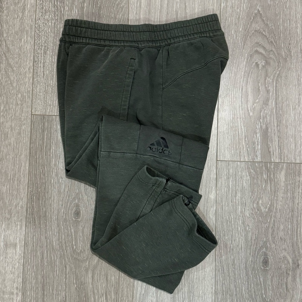 Adidas Essential Tapered Joggers Men’s Size S Pants Training FK1751 Green
